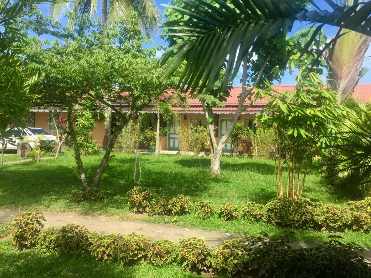 Soluna Guest House Пантай-Сенанг Экстерьер фото